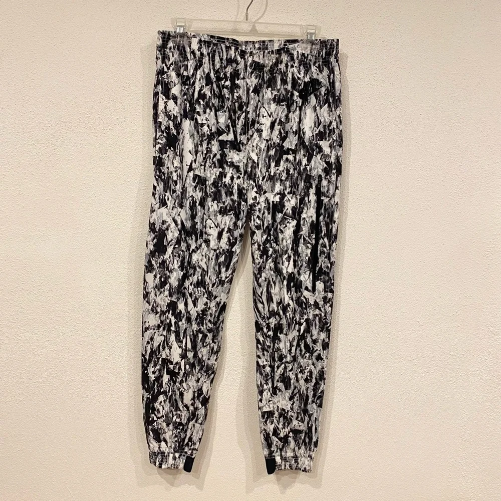 Nike All Over Print Bonded Woven Mish Mash Pants Size Small EUC